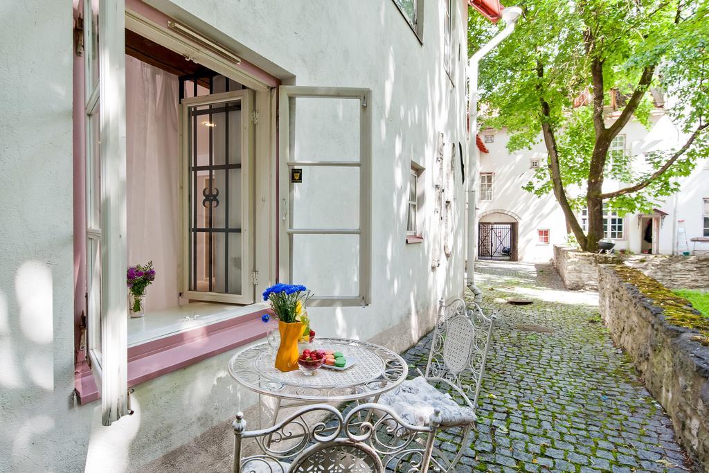 Old Town Central Apartment Таллин Экстерьер фото
