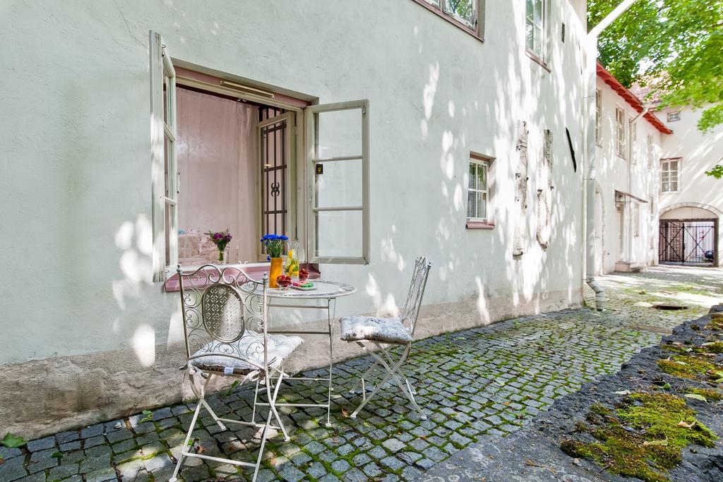 Old Town Central Apartment Таллин Экстерьер фото